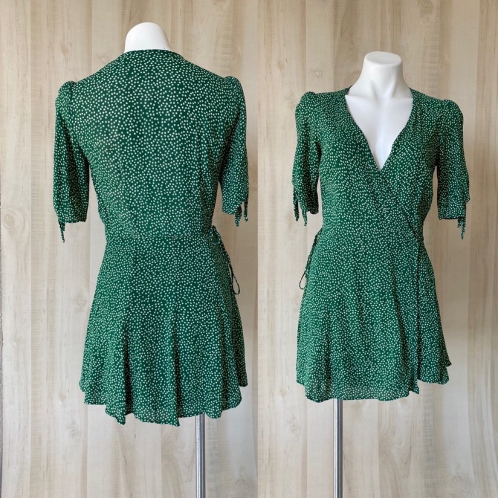 Reformation Sammy Dress Green Floral Wyoming print size large. Fits like a small